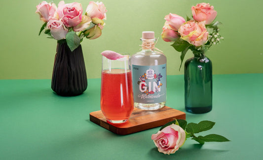 🌹✨ Rosewater Fizz – Floral, prickelnd & elegant! Dein Sommerdrink mit Blütenzauber Gin