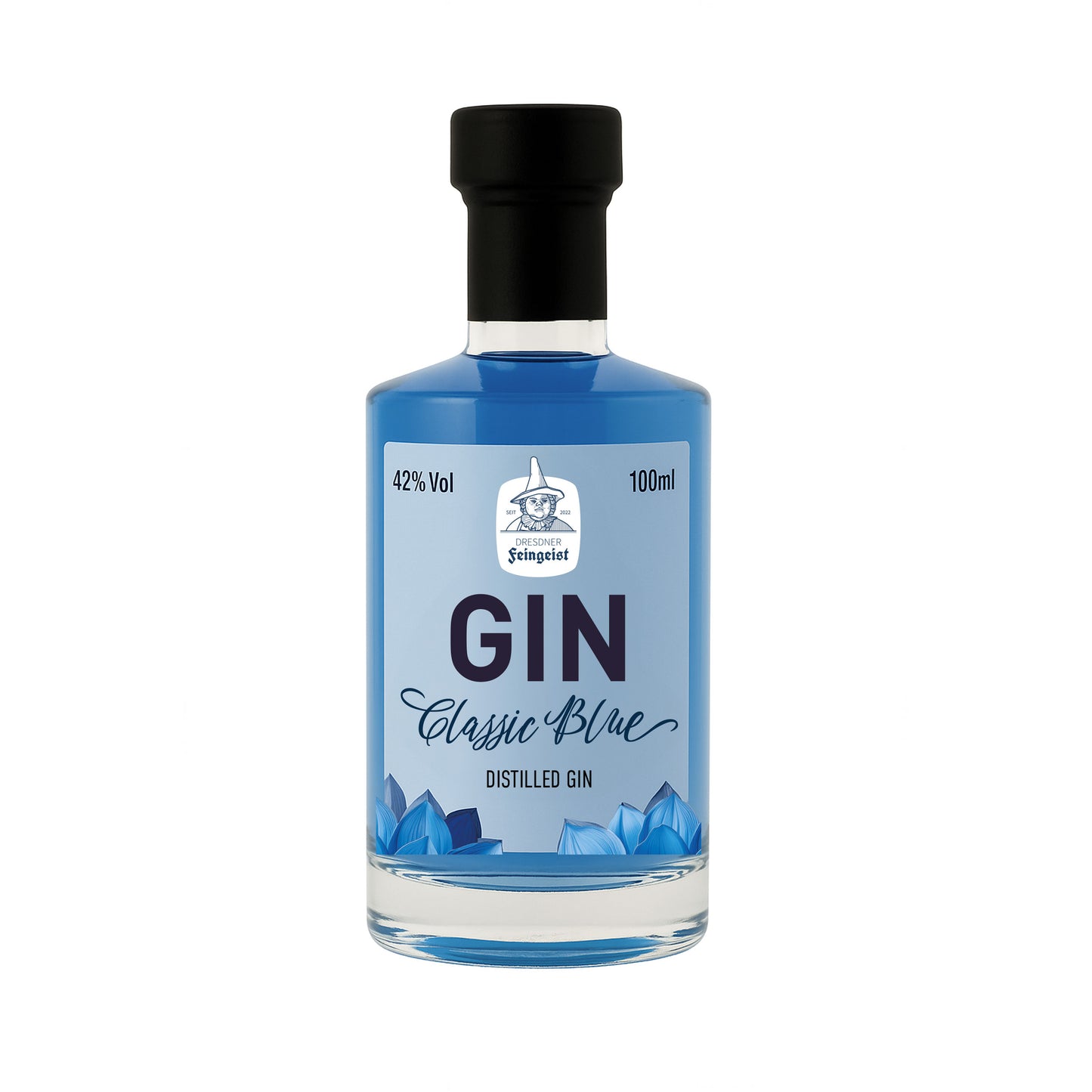 Eine Flaschen Dresdner Feingeist Classic Blue Gin in 100 ml Größe, auf weißem Hintergrund – mit leuchtend blauer Flüssigkeit und stilvollem Etikett mit Blütenmotiv.