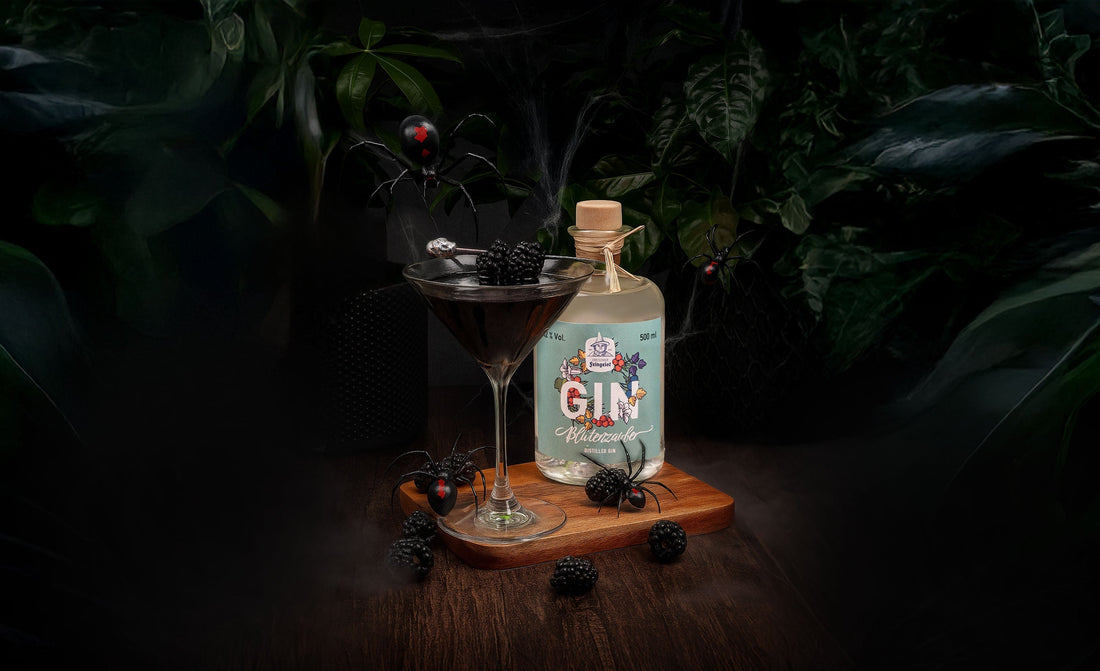 🕷️ 🕸️ Black Widow Martini – Der elegante Halloween-Cocktail mit floraler Tiefe 🕸️ 🕷️