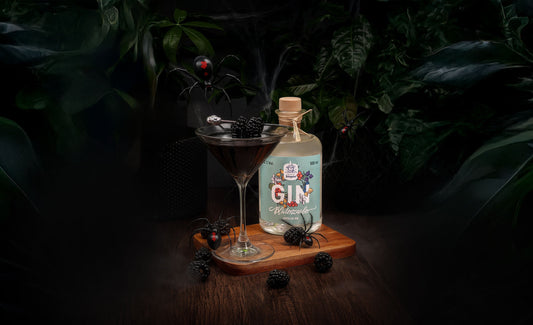 🕷️ 🕸️ Black Widow Martini – Der elegante Halloween-Cocktail mit floraler Tiefe 🕸️ 🕷️