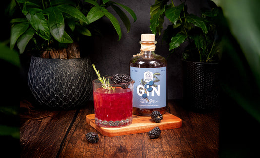 🔥🍇 Sloe Gin Hot Toddy mit Brombeeren – Der wärmende Weihnachtsdrink für Genießer 🍇🔥