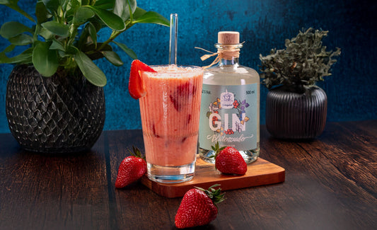 🍓🍃 Teardrop Cocktail: Ein cremig-fruchtiger Traum mit GIN Blütenzauber 🍃🍓