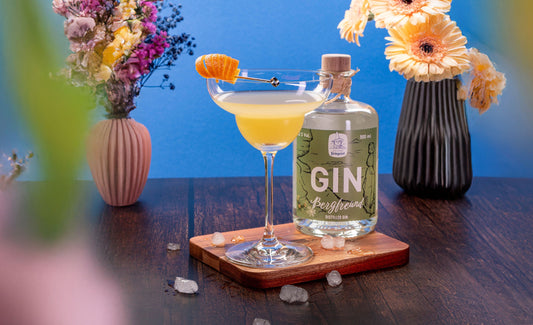 🍸✨ Topaz Martini – Eleganz trifft alpine Tiefe ✨🍸