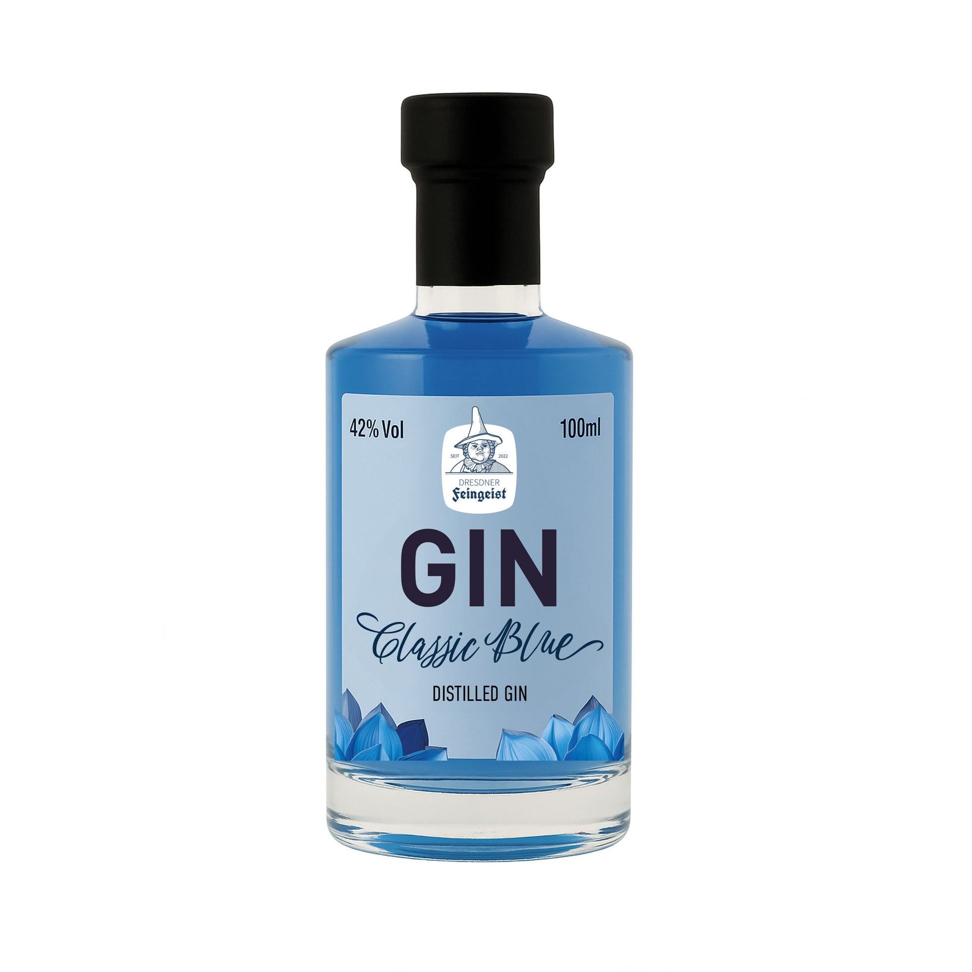 Eine Flaschen Dresdner Feingeist Classic Blue Gin in 100 ml Größe, auf weißem Hintergrund – mit leuchtend blauer Flüssigkeit und stilvollem Etikett mit Blütenmotiv.